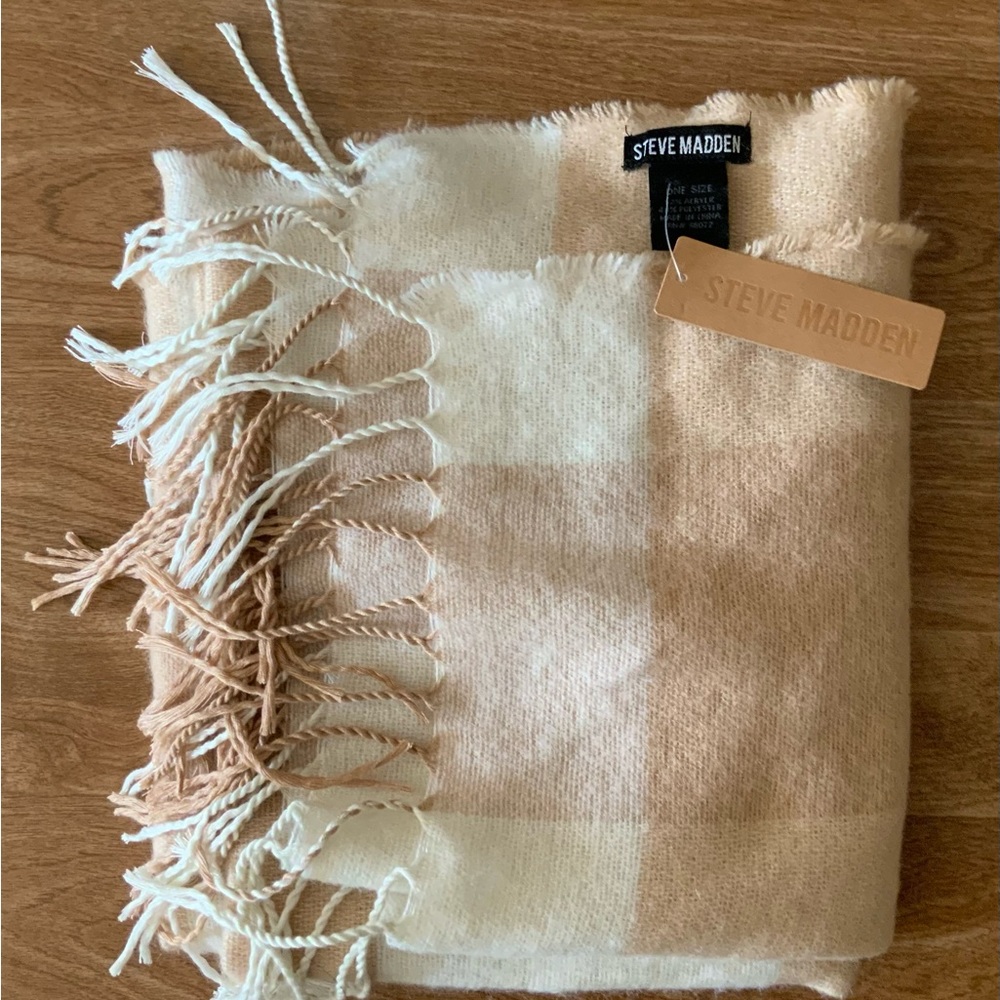 Steve Madden Plaid Fringe Tan Ivory Fall Winter Scarf OS New w/Tag